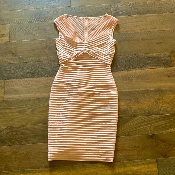 Calvin Klein blush body con dress - Picture 4 of 12